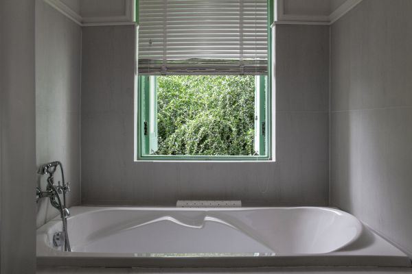 Fiberglass Bath Repair